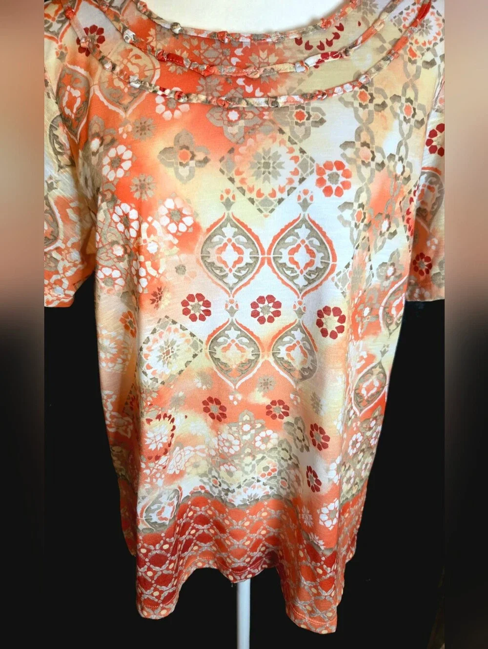 Alfred Dunner Geometric Floral Embroidered Neck Tunic Top Medium - Picture 6 of 13